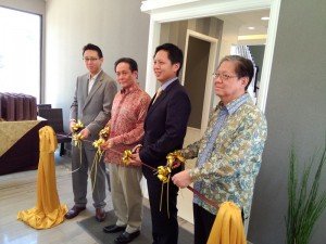Ki-Ka : Erick Lugito, Finance Director Aldebaran Group; Petrus Lugito, Komisaris Aldebaran Group; Fransiscus Lugito, Managing Director Aldebaran Group; Jonas Muliadi, Project Director Aldebaran Group dalam acara pembukaan Marketing Gallery & Show Unit Roseville SOHO & Suite, Jumat, 28 November 2014 di Marketing Gallery & Show Unit Roseville SOHO & Suite, BSD Square, Serpong.