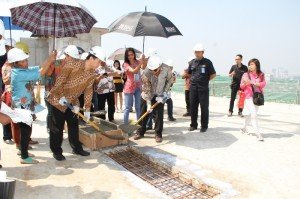 Prosesi Topping Off Tower Gardenia Apartemen Green Park View, 23 Mei 2015
