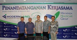 (Kiri-Kanan) Andy K Natanael, President Director PT Mitra Sindo Sukses (pengembang Jakarta Garden City), William Honoris, President Director PT Modernland Realty Tbk., dan Jonathan Tahir, Deputy Chairman Mayapada Group berpose bersama usai menandatangani  perjanjian kerjasama. 