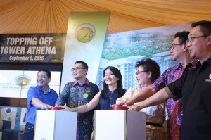 Prosesi topping off tower Athena Belmont Residence
