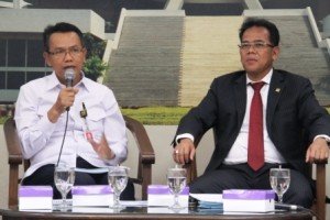 Direktur Jenderal Pembiayaan Perumahan, Kementerian Pekerjaan Umum dan Perumahan Rakyat (KemenPUPR), Maurin Sitorus (kiri) dan Ketua Pansus Tapera, Yoseph Umar Hadi (kanan)