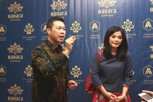 Marketing Director Serpong Bangun Cipta, Andreas Audyanto (kiri) dan Merry Riana, motivator saat press conference peluncuran Banana Serpong, 18/11/2015