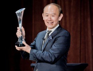 CEO Crown GROUP, Iwan Sunito memegang trophy Property Person of the Year, Sydney, Australia