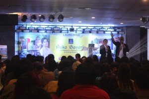 Managing Director Paramount Land Andreas Nawawi (kanan) di depan ratusan ribu agen properti saat peluncuran Ruko Bavaria