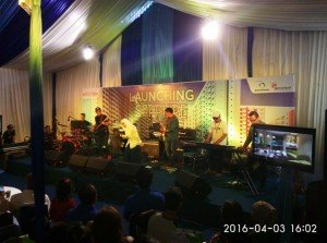 Calon pembeli Tower Sapphire menyaksikan penampilan Fatin Sidqia Lubis 