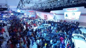 Suasana Pengunjung IIMS 2016