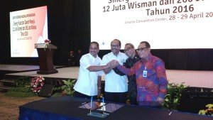 Penandatanganan kerjasama antara Kementerian PUPR dan Bank BTN dalam Rapat Koordinasi Nasional Kepariwisataan 