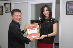 CEO PT Bogorindo Cemerlang Imelda Fransisca (kanan) dan Pemimpin Redaksi Property&Bank (kiri) saat kunjungan redaksi