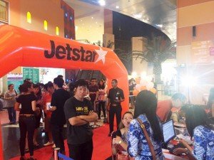 Keramaian Pengunjung Mall of Indonesia