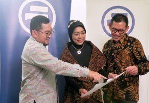 Chief of Sharia & Corporate Communication Allianz Indonesia Kiswati Soeryoko (tengah)