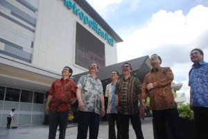 Direksi dan manajemen PT Metropolitan Land Tbk saat peresmian Metropolitan Mall Cileungsi