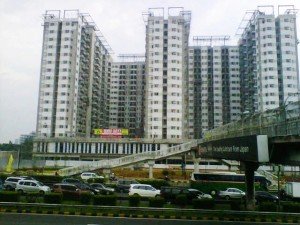 Apartemen Signature Park Grande sangat dekat dengan Stasiun LRT Cawang
