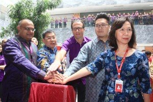 (Kiri - Kanan)  CEO MyRepublic - Malcolm Rodrigues, Chief of Human Capital - Martinus Thjia, Vice President MyRepublic - Greg Mittman, bersama Group CEO Sinar Mas Land - Michael Widjaja dan Deputy Group CEO Sinar Mas Land - Monic William meresmikan MyRepublic Plaza