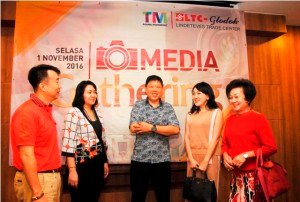 Jajaran manajemen LTC dan sejumlah pemilik kios di LTC