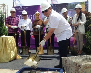 Presiden Direktur GKA Land, Dedi Setiadi saat prosesi topping off Tower Chrysant Bintaro Icon