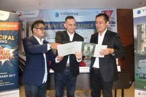 Manajemen Vittoria Residence menjelaskan produknya.