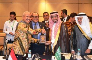 Ketua Umum DPP Realestat Indonesia (REI) Soelaeman Soemawinata (kiri berjabat tangan) bersama delegasi pengembang dari Arab Saudi