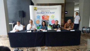 Direktur Utama PPDPP, Budi Hartono (dua dari kiri) saat jumpa pers