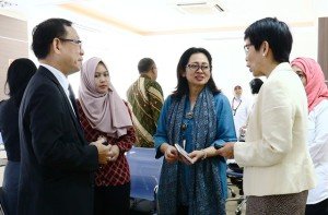 Direktur Jenderal Pembiayaan Perumahan, KementerianPUPR, Lana Winayanti (tiga diri kiri) bersama tim dari World Bank