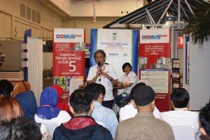 Vice President Director PT Tatalogam Lestari, Stephanus Koeswandi menjelaskan Domus Ruko saat jumpa media