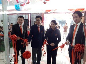 Prosesi peresmian Kantor kedua ERA Platinum Solo