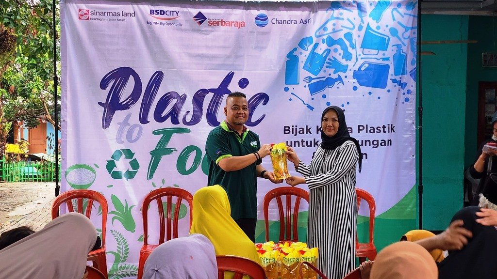 Plastic to Food dan Plastic to Book