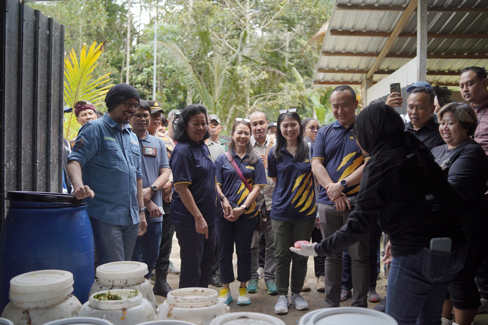 Maybank Indonesia dorong transisi hijau melalui program sustainability di Desa Sanding